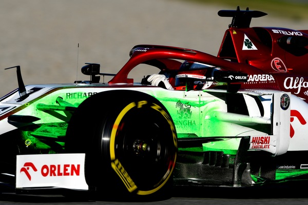 Test Barcellona, brilla Raikkonen. Vettel debutta con un sesto posto