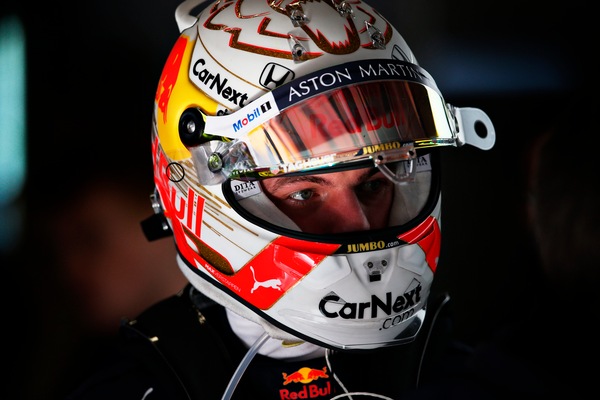 F1, Verstappen: "Ferrari un po' in difficoltà, siamo davanti"
