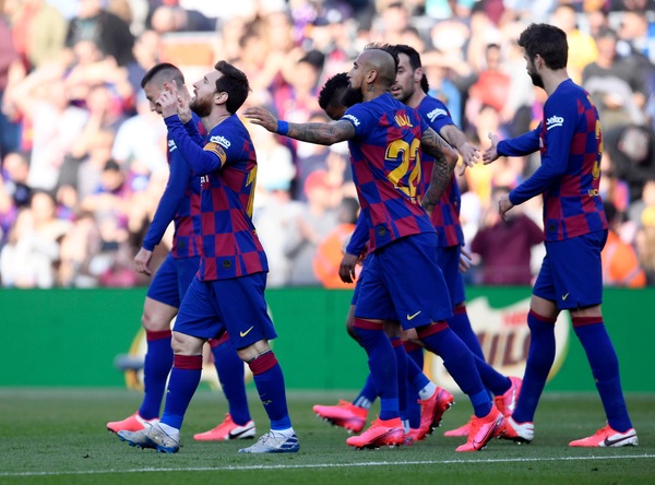 Il Barcellona vince con il poker di Messi, avvertito il Napoli. Perde il Real Madrid