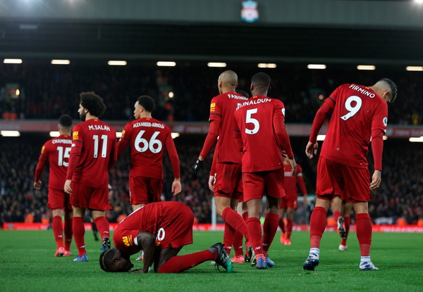 Premier, la papera di Fabianski "salva" il Liverpool. West Ham ko 3-2