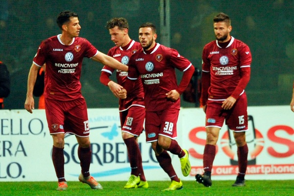 Serie C, Catanzaro-Reggina 0-1: decide Rivas. Ternana-Bari 2-2