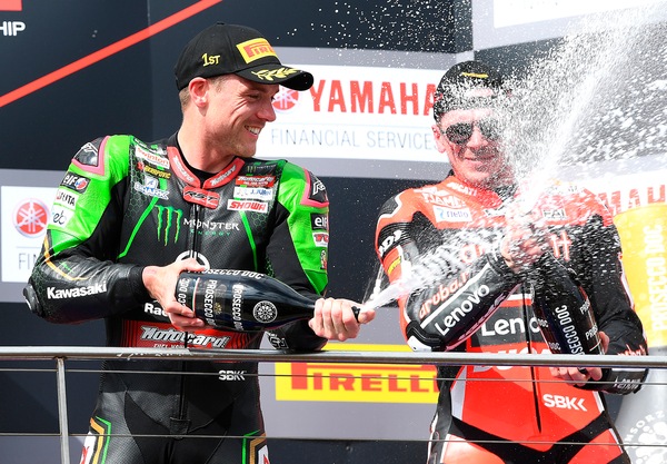 Superbike: Lowes vince gara-2 a Phillip Island, battuto Rea