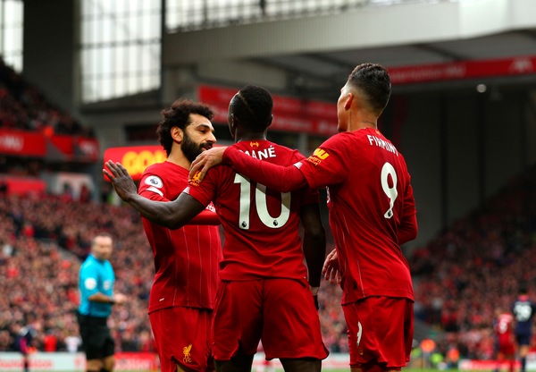 Il Liverpool torna al successo, pareggia il Tottenham di Mourinho. Sheffield 5°