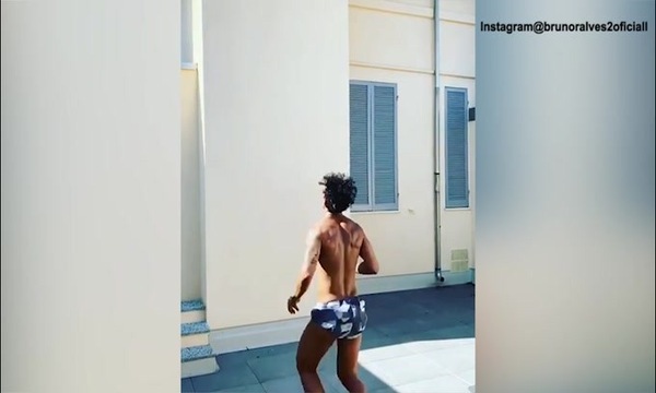 Allenamento in casa per Bruno Alves