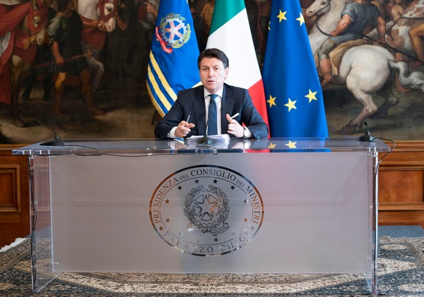 Coronavirus, tracciabilità dei cellulari tra le ipotesi del governo