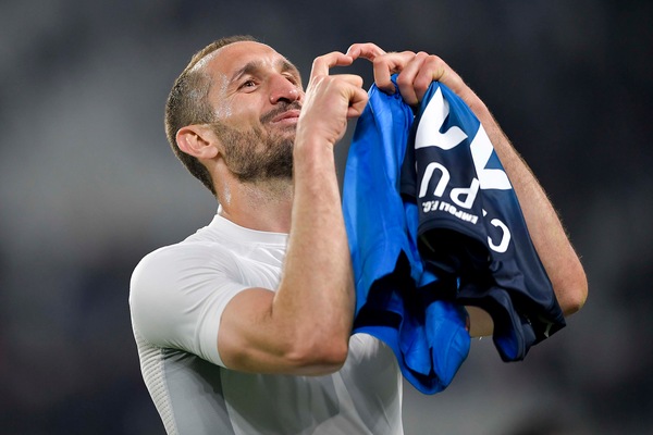 Coronavirus, Chiellini e Sara Gama: "Tifiamo per i medici"