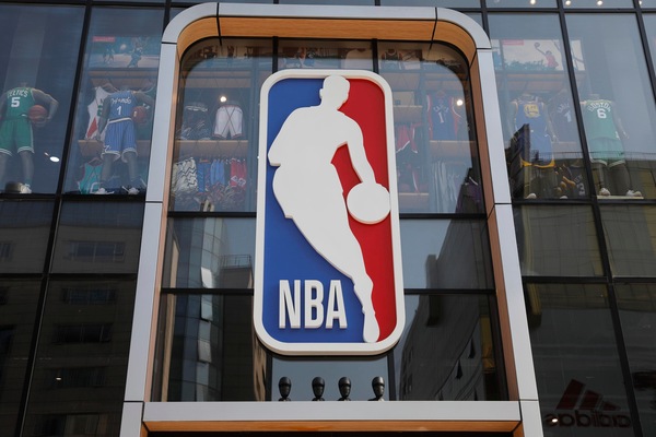 Nba, ripresa a luglio a Las Vegas e Orlando