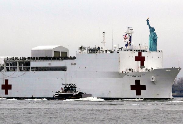 Coronavirus, a New York c'è un nuovo ospedale: la nave Comfort