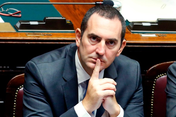 Valente: "Calcio sia trattato come industria dal governo. M5S vuole ripresa"