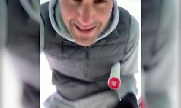 Federer si allena in mezzo alla neve