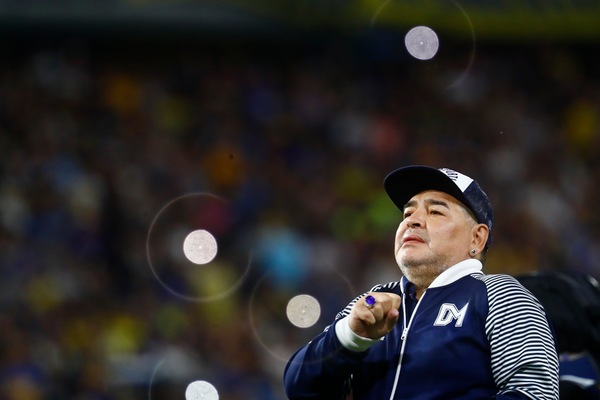 Taglio stipendi, ok di Maradona: "Sì, ma aiutiamo chi è in difficoltà"
