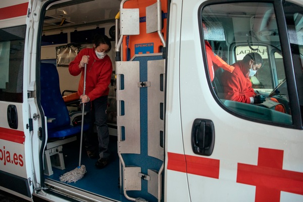 Coronavirus, in Spagna quasi 12 mila morti: sono 809 in 24 ore