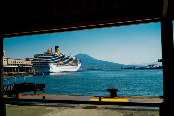 A Napoli la nave Costa: membri equipaggio pronti a sbarcare