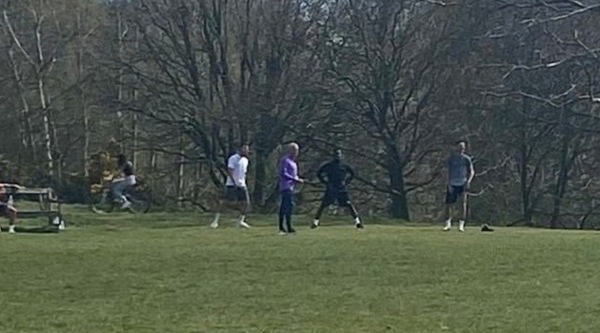 Coronavirus, Tottenham fuorilegge: Mourinho fa allenare nel parco!