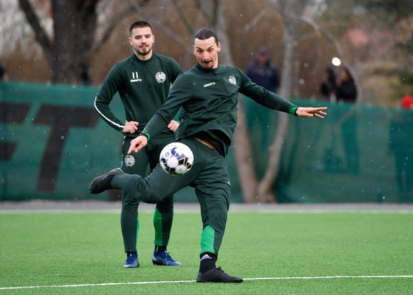 Ibrahimovic ammira il suo Hammarby: che spettacolo!