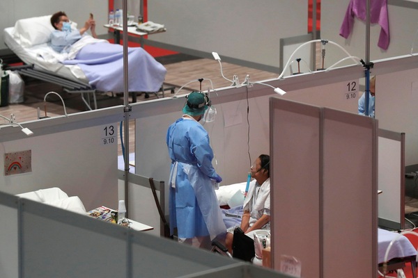 "Il Coronavirus si rifugia nei testicoli: la spiegazione all'alta mortalità maschile"