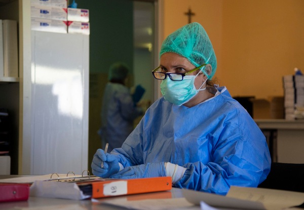 Coronavirus, è ancora positiva dopo 55 giorni: "Sono contagiosa"