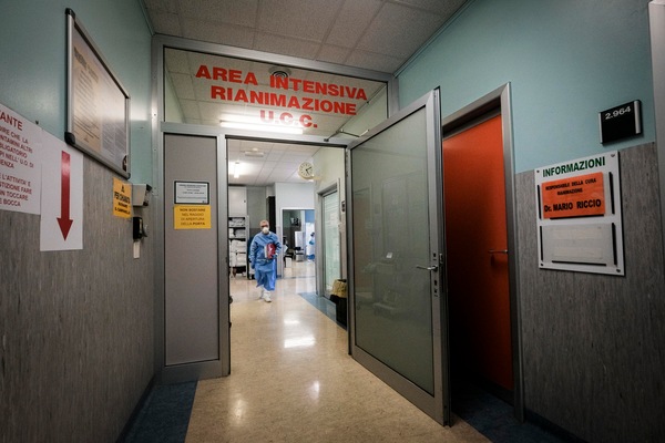 Coronavirus, 824 positivi in meno in Italia. 10 regioni senza vittime