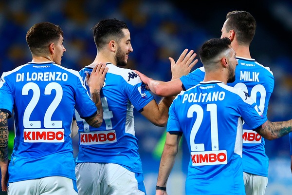 Napoli, tamponi per i giocatori prima del ritorno in campo