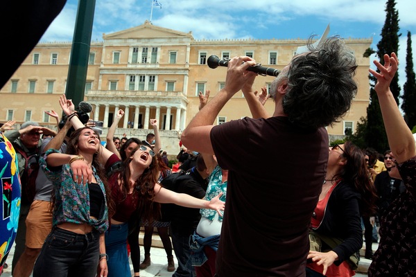 Coronavirus, da fiere ed eventi alle discoteche: il Cts frena
