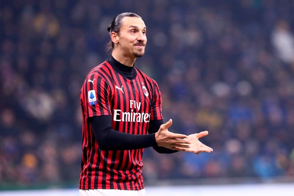 Ibrahimovic torna e porta tre cartoline al Milan