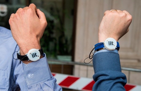 Ecco iFeel-You, il braccialetto che misura la distanza di sicurezza