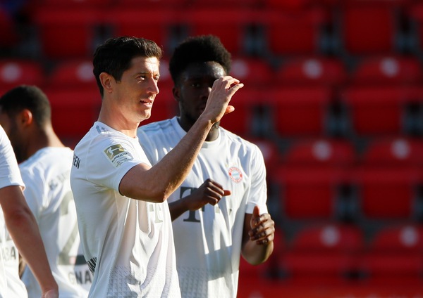 Il Bayern risponde al Borussia Dortmund: Lewandowski e Pavard stendono l'Union Berlino