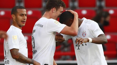 Bayern Monaco, Pavard segna il 2-0, si dimentica e abbraccia Alaba