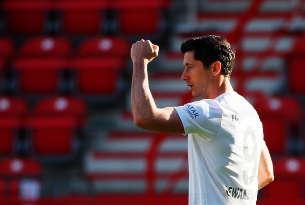 Lewandowski eguaglia Cristiano Ronaldo e Messi in una speciale classifica: ecco quale
