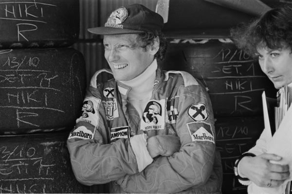 F1, Mercedes commemora Lauda: "Una leggenda del nostro sport"