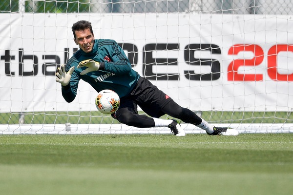 Buffon: "Juve, i risultati che verranno saranno il frutto del nostro impegno"