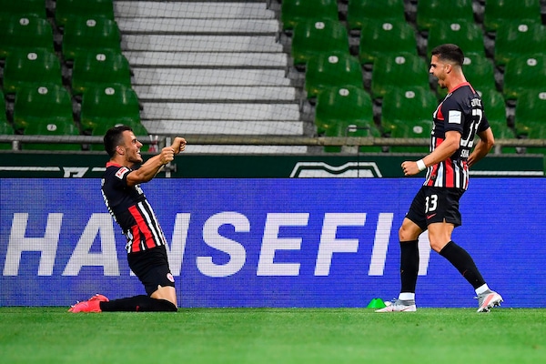 Bundesliga, André Silva trascina l'Eintracht: tris al Werder Brema