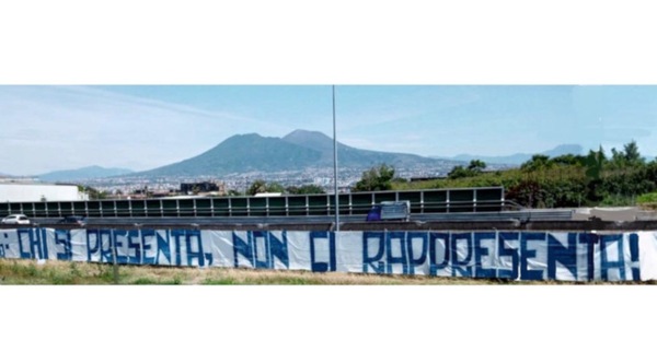 Napoli, protesta dei tifosi contro la manifestazione del 6 giugno