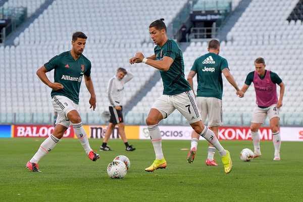 Juventus, partitella allo Stadium: tridente CR7, Dybala, Douglas