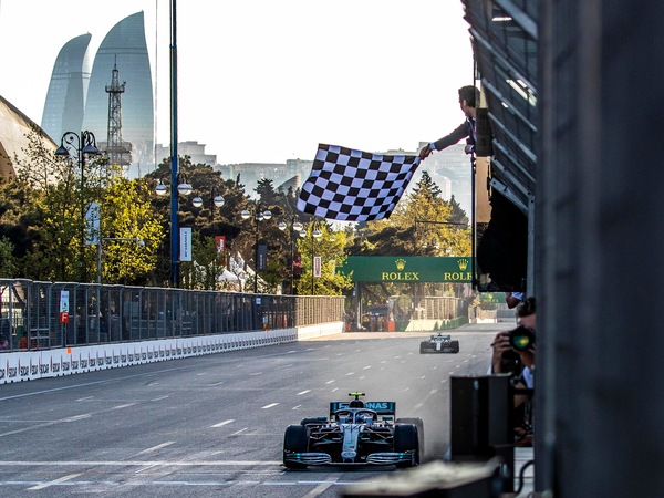 F1 Virtual GP Azerbaijan su Sky: Leclerc al via, c'è anche Donnarumma