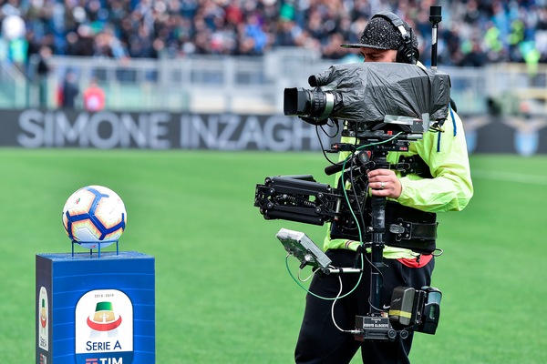 Serie A gratis in diretta tv: si tratta con Sky, ipotesi Tv8. E la Rai...