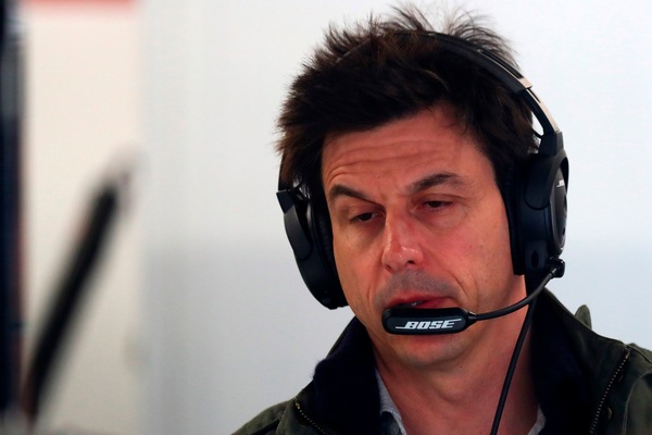 F1 Mercedes, Wolff: "Meglio decidere più avanti su Hamilton"