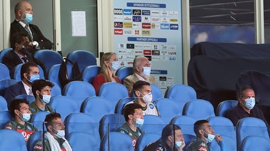 Napoli-Inter, De Laurentiis in tribuna insieme ai giocatori
