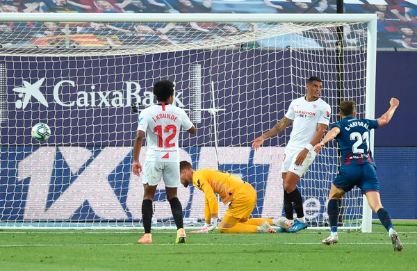 Siviglia, solo pari con il Levante, 2-2 con show finale tra Betis e Granada