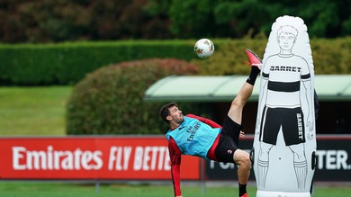 Il Milan prosegue gli allenamenti: le acrobazie di Romagnoli