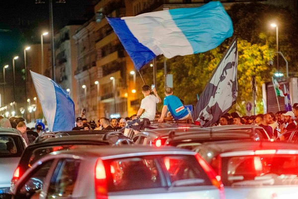 Coronavirus, Guerra bacchetta i tifosi del Napoli: "Sciagurati!"