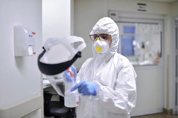 Oms: "Attenzione, il coronavirus si comporta come la Spagnola"