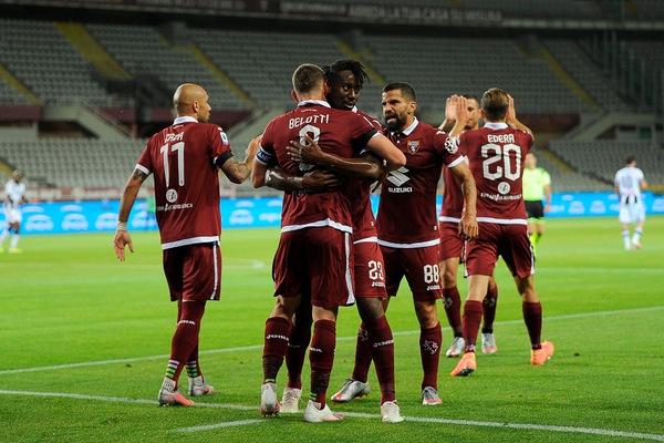 Torino, c'è l'accordo per il taglio degli stipendi