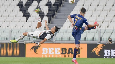 Juve, Ronaldo ci riprova: rovesciata allo Stadium!