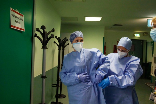 Coronavirus, -31 positivi in Italia. Calano anche i ricoveri in terapia intensiva