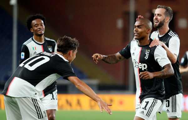Genoa-Juve 1-3: magie di Dybala, Ronaldo e Douglas Costa