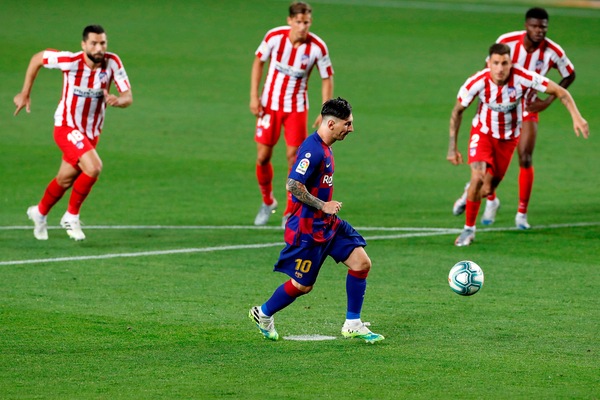 Arthur resta in panchina, Messi fa 700: il Barcellona pareggia con l'Atletico