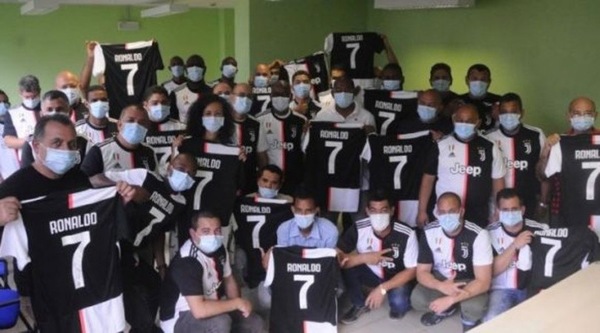 Cristiano Ronaldo omaggia i medici cubani: donate le sue maglie della Juve