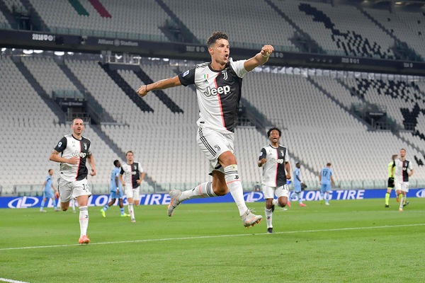 Juve-Lazio 2-1: Ronaldo firma una doppietta scudetto. L'Inter è a -8