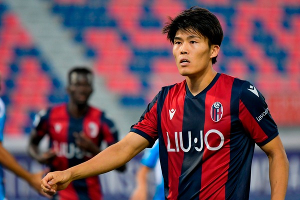 Bologna, per Tomiyasu lesione al bicipite femorale